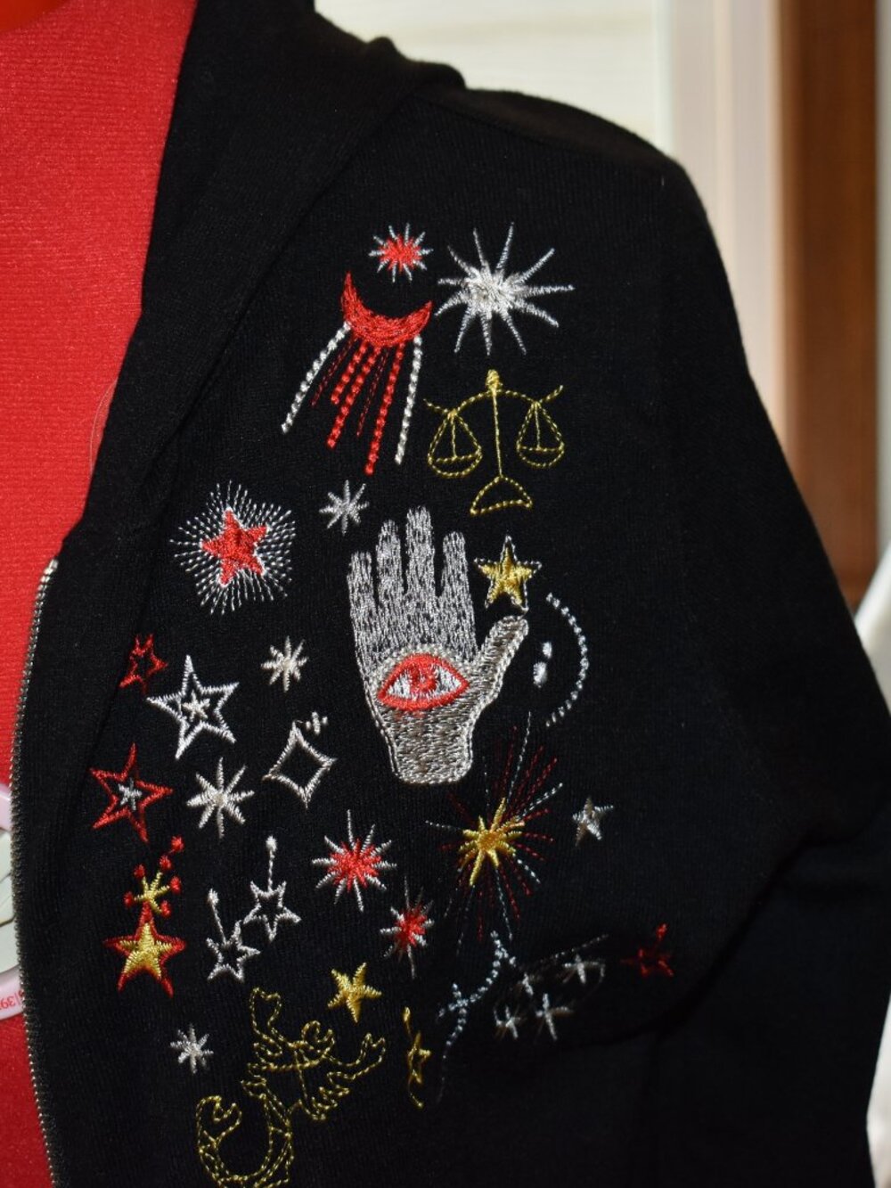 sweater - Picture 2 of 7
